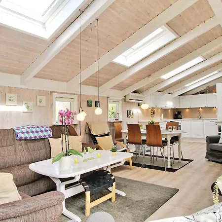 4 Bedroom In *